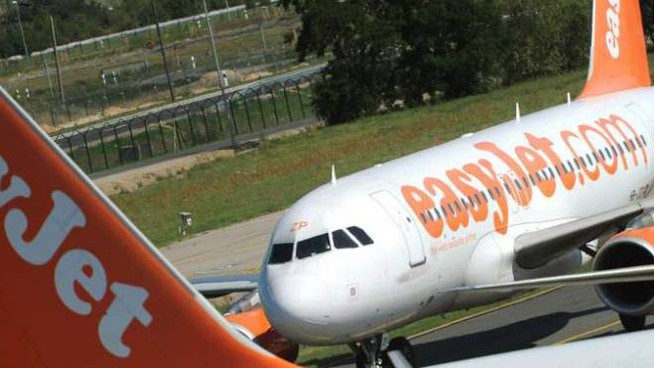 Ispettori del lavoro da Easyjet: multa da 3 milioni per piloti e assistenti di volo