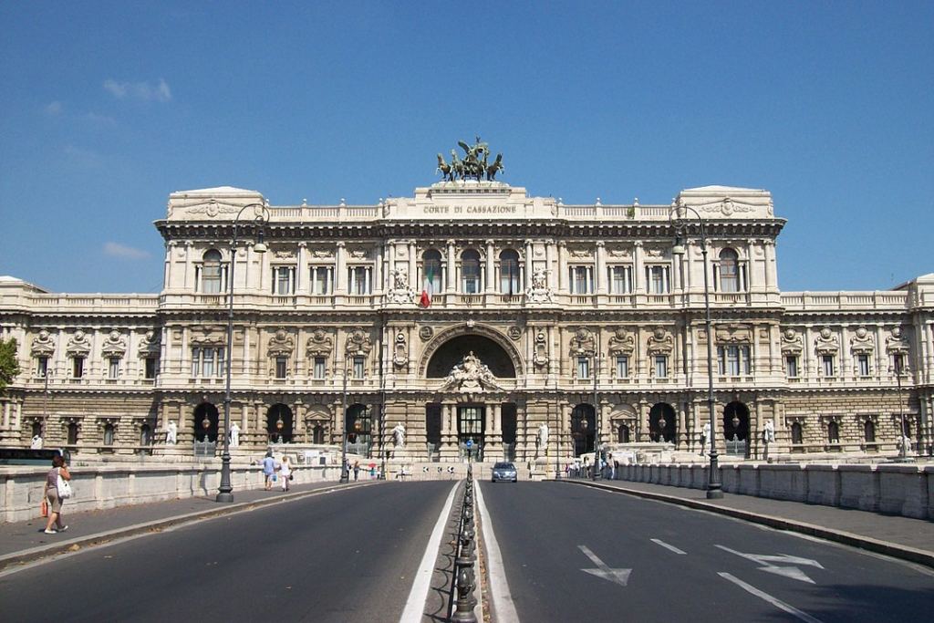 CORTE SUPREMA DI CASSAZIONE UFFICIO DEL MASSIMARIO E DEL RUOLO Novità normative sostanziali del diritto “emergenziale” anti-Covid 19 in ambito contrattuale e concorsuale