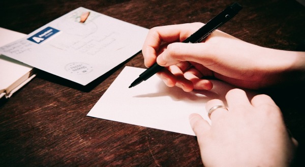 Agente postale si dimentica di sottoscrivere l'avviso di ricevimento: conseguenze